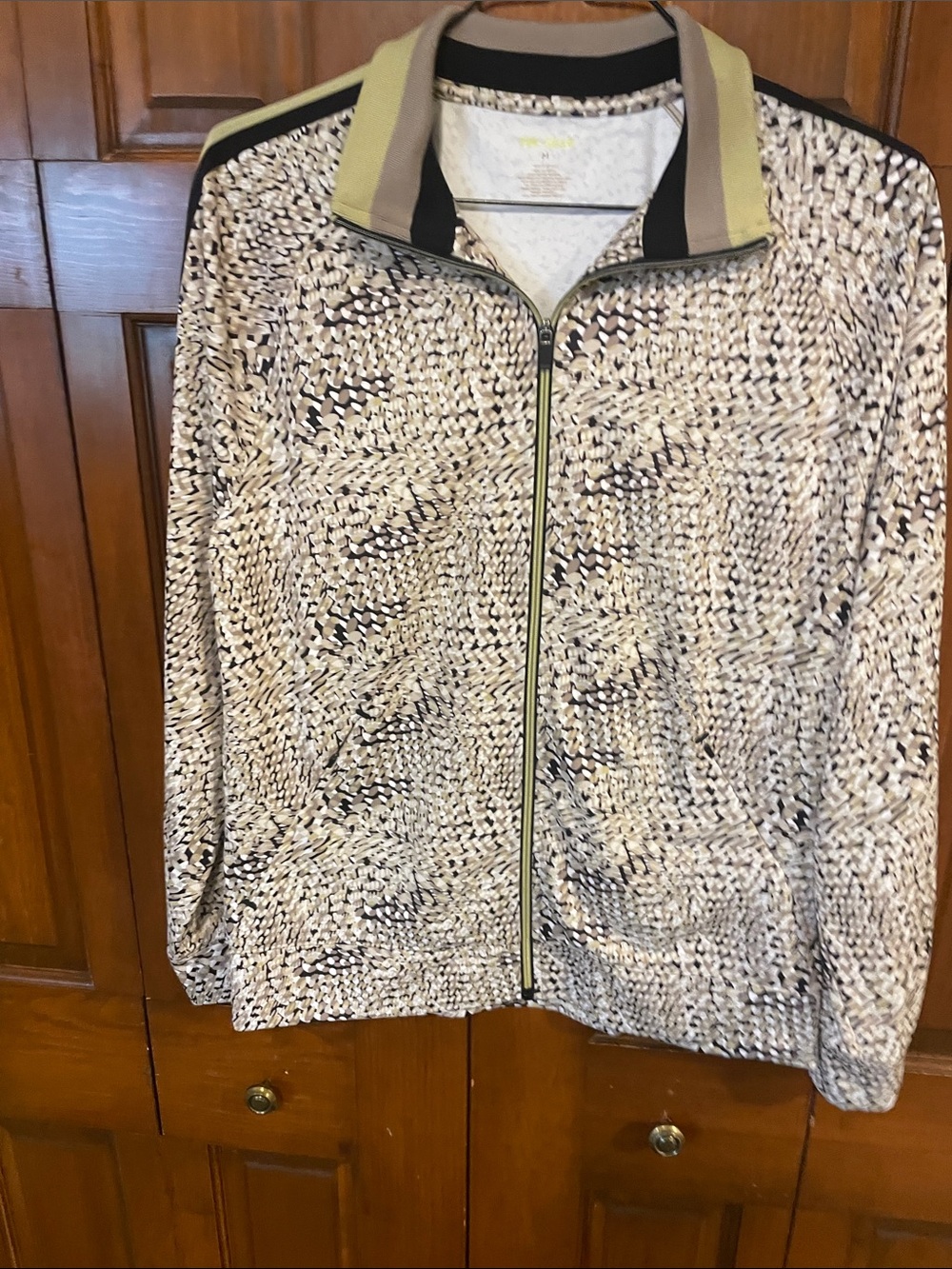 Neutral Pattern Zip-Front Jacket with Olive Trim. Size M. Very Good Condition.
